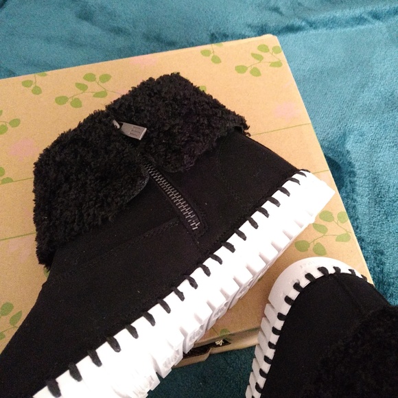 Isle Jacobsen Tulip Boots - NWT - Size 40 - Picture 3 of 3